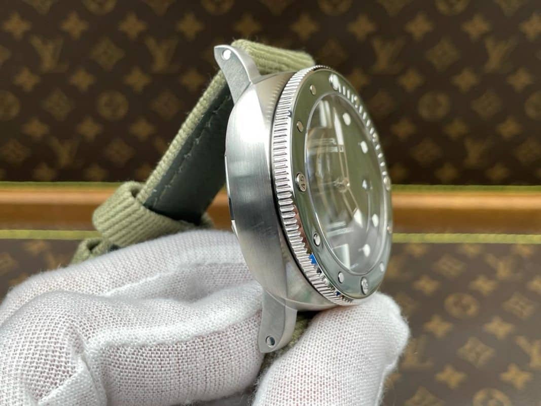 Panerai Submersible QuarantaQuattro Verde Smeraldo PAM1287 Green Dial 11 Best Replica VSF 44mm