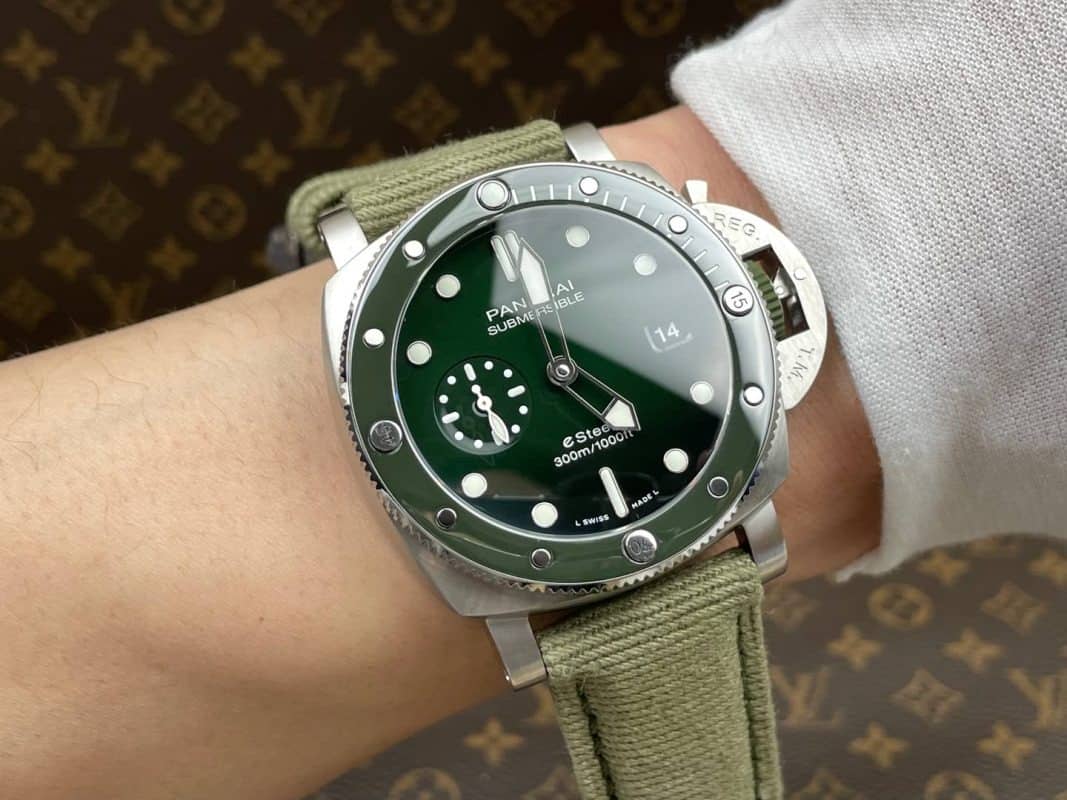 Panerai Submersible QuarantaQuattro Verde Smeraldo PAM1287 Green Dial 11 Best Replica VSF 44mm