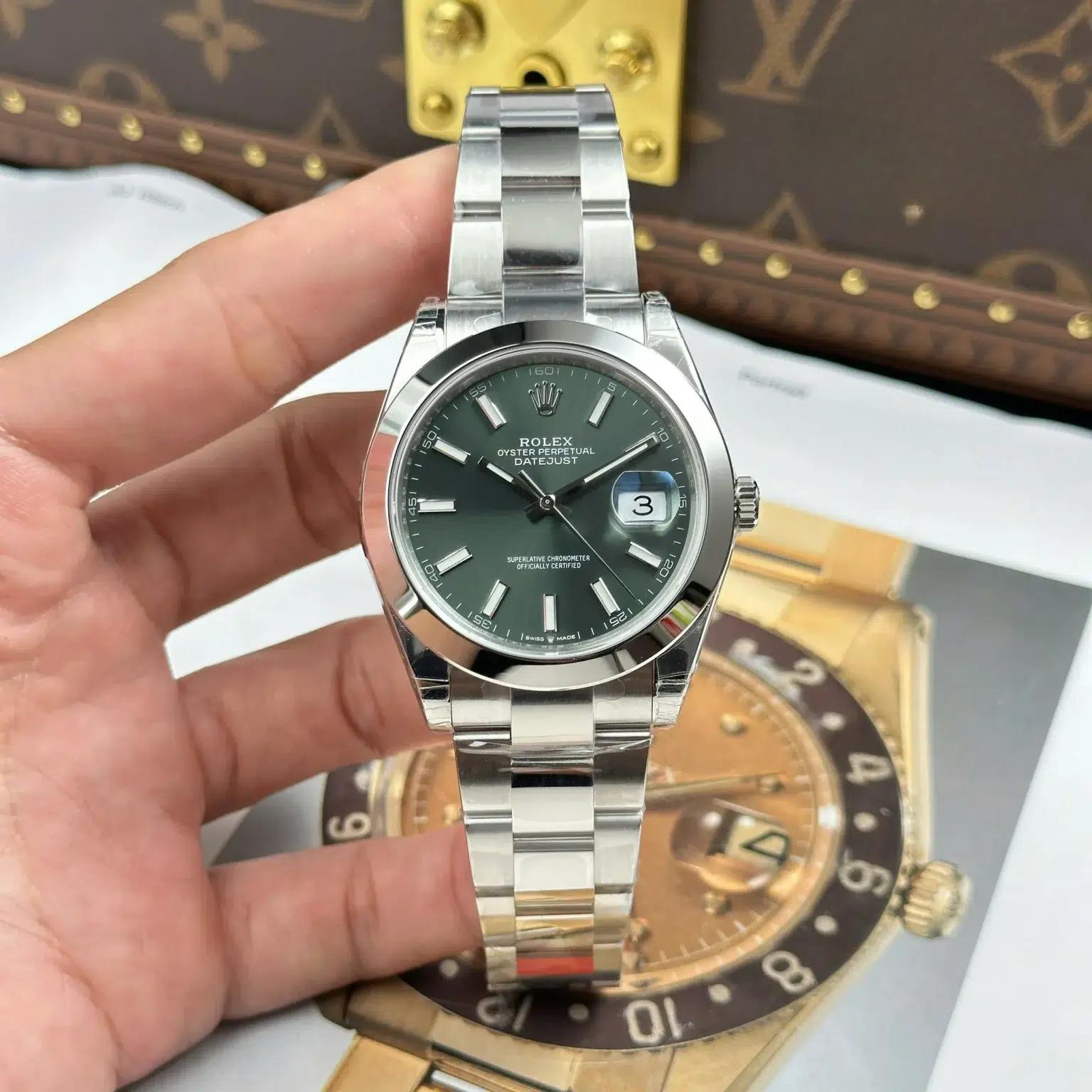 Rolex Datejust 126300 Smooth Bezel Mint Green Dial Oyster Bracelet 11 Best Replica VSF 41mm