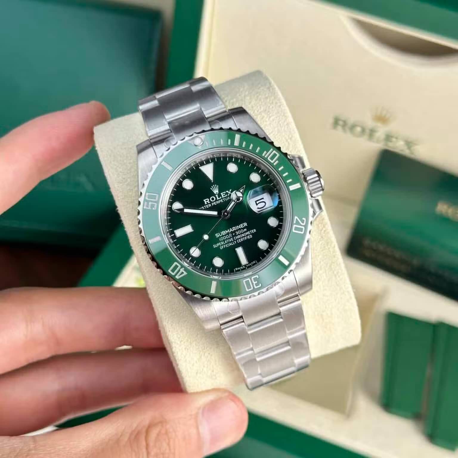Rolex Submariner Hulk 116610LV Green Dial Best Replica 40mm