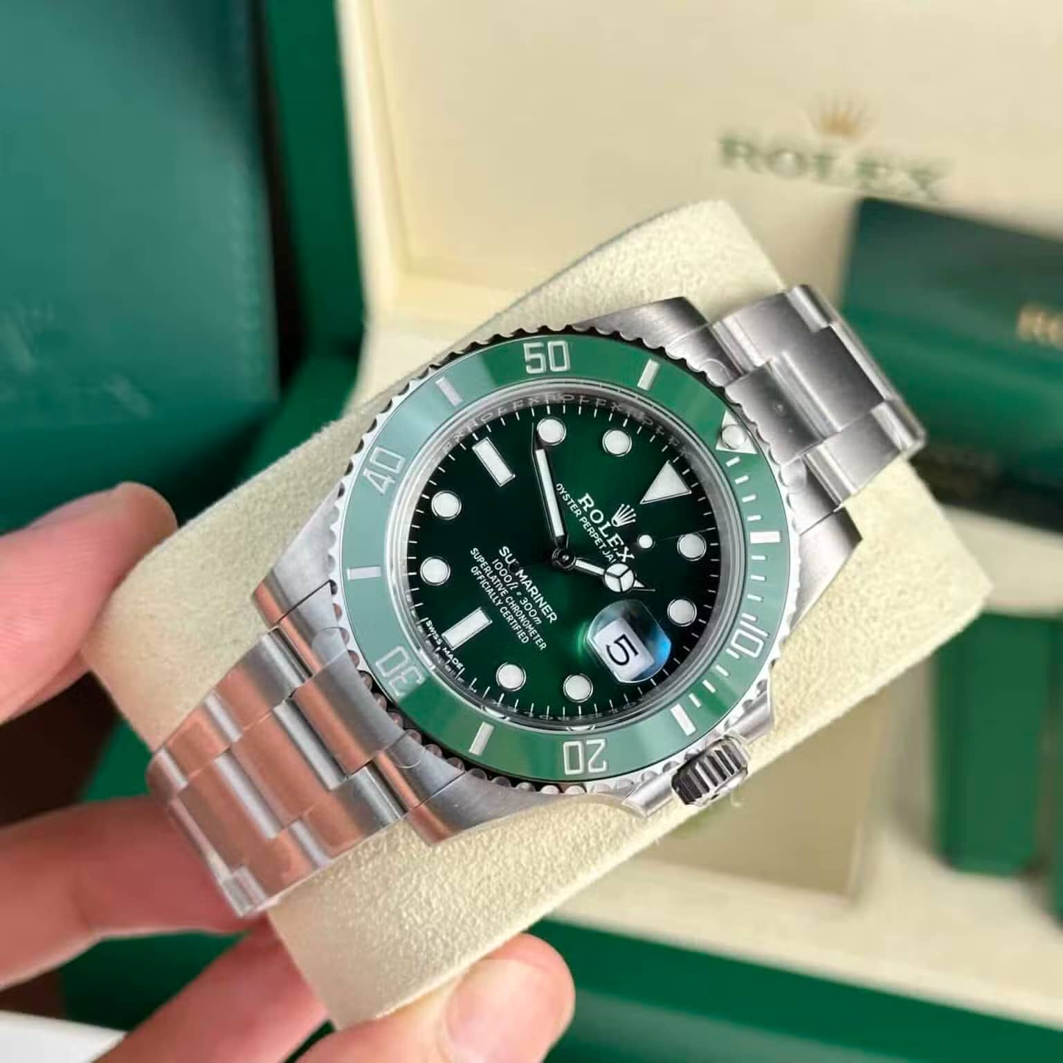 Rolex Submariner Hulk 116610LV Green Dial Best Replica 40mm