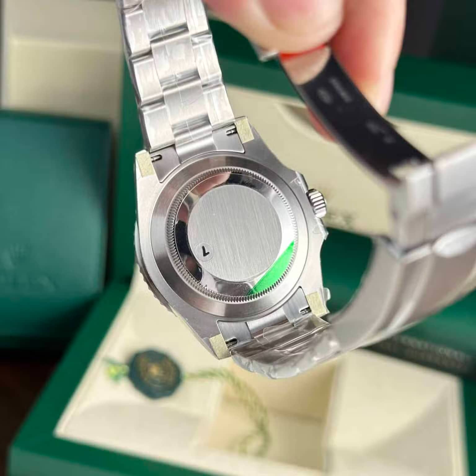 Rolex Submariner Hulk 116610LV Green Dial Best Replica 40mm