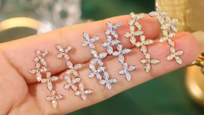 18k gold earrings with 0.42ct natural diamond