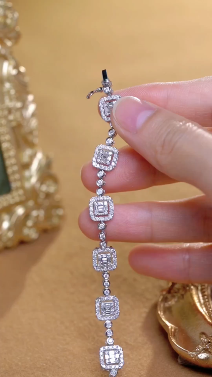 18-karat gold bracelet featuring a natural diamond of 2.45 carats, set in a Tapered Baguette style.