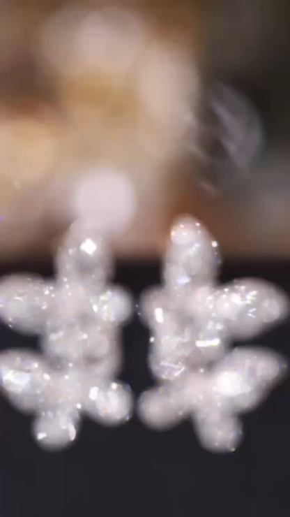 18k gold earrings with a bow design, featuring a natural diamond of 1.04carats.