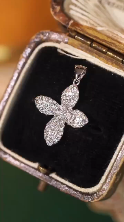 18k Gold Pendant with 0.90ct Natural Diamond（Does not include chain.）