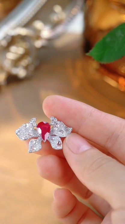 18k gold pendant in butterfly shape, set with 1.84ct natural ruby and 1.10ct natural main stone(chain not included)