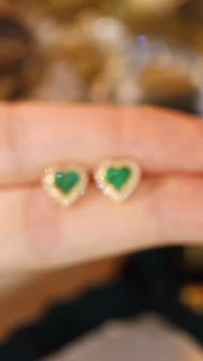 18k gold heart-shaped earrings featuring a high-quality borderless setting: 0.50 ct of natural emeralds and 0.10 ct of natural diamonds.Mystery Setting
