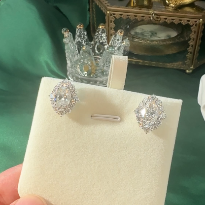 10k gold diamond earrings, 6.70ct lab-grown diamonds, luxurious earrings