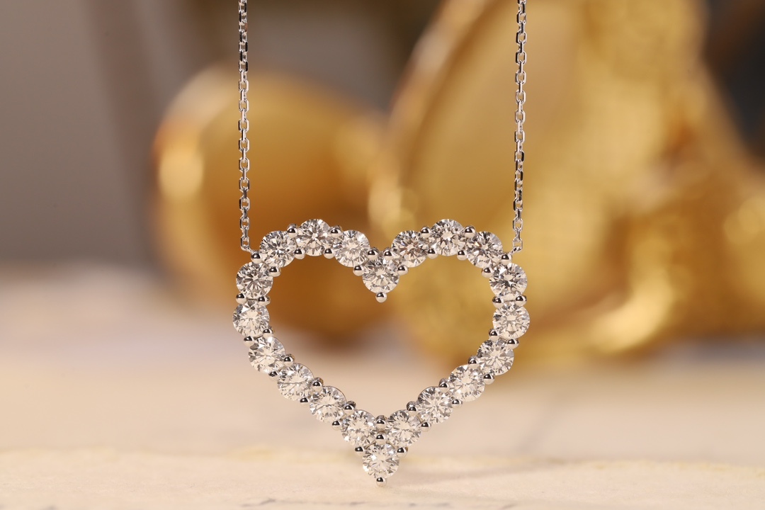 10kgold  Eternal Love · 1ct / 3ct / 5ct Lab Grown Heart Cut Diamond Necklace Collection