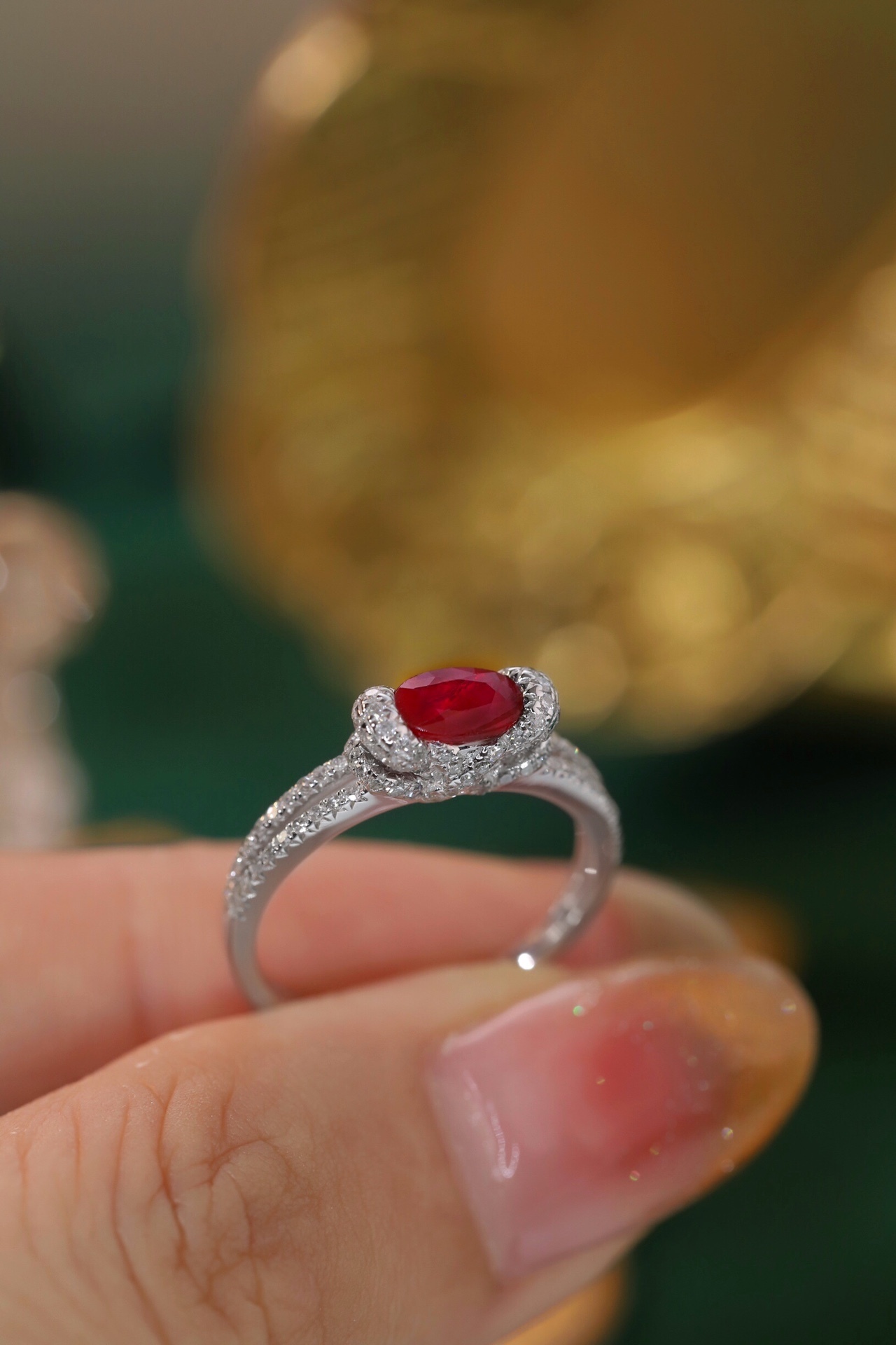 Set with 0.40 carats of natural diamonds and 0.60 carats of natural rubies, this 18K gold ring is oval in shape and is crafted using the four-prong setting technique.