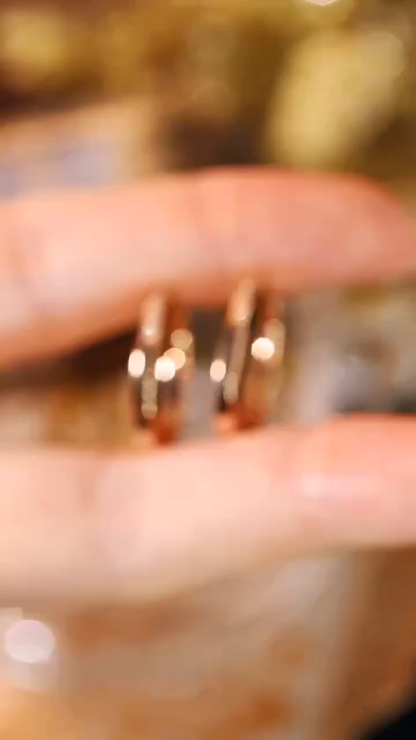 18k gold earrings with 0.06ct natural diamond