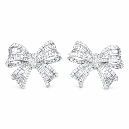 18-karat gold earrings in the shape of a butterfly, featuring a natural diamond of 1.00 carats set in a tapered baguette cut within a channel setting.