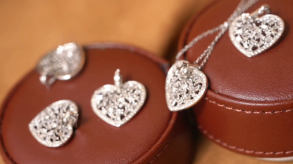 18K gold heart pendant, set with a 0.45-carat natural diamond (chain not included)