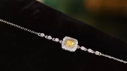 18k Gold Bracelet with Yellow Diamond; the bracelet is set with 0.45ct natural diamond.