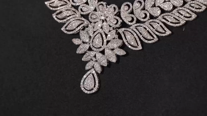 18k Gold Necklace – Luxury Evening Gown Necklace, exquisite and elegant, featuring a 5ct natural diamond