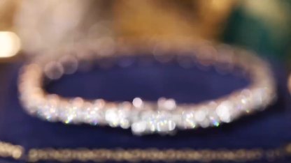 18k Gold Bracelet with Yellow Diamond; the bracelet is set with 1.00ct natural diamond.