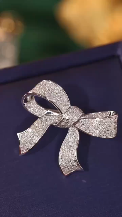 18K Gold Brooch and Pendant, Dual-Purpose Design, Bow-Shaped, Inlaid with 1.05ct Natural Diamond