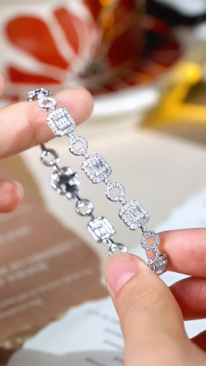 18-karat gold bracelet featuring a natural diamond of 3.50 carats, set in a Tapered Baguette style.