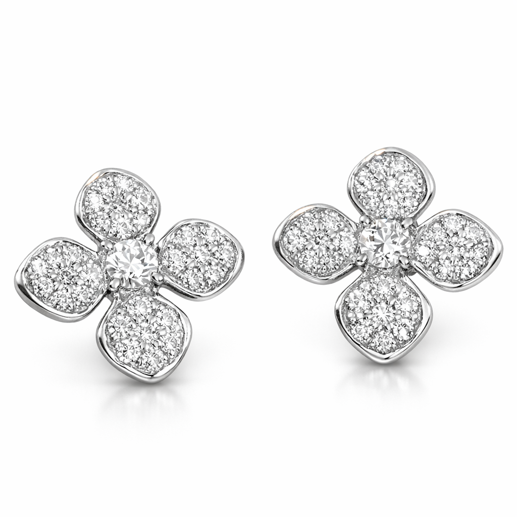 18k gold earrings in the shape of a four-leaf clover, set with a 0.60-carat natural diamond.