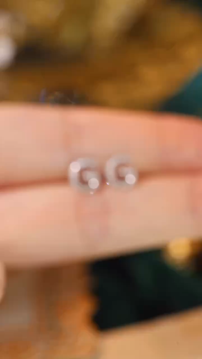 18k gold earring stud with the letter “G” and a 0.10ct natural diamond inlaid.