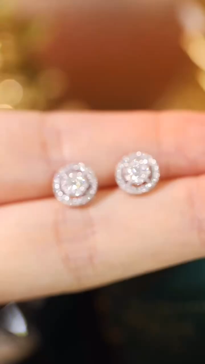 18k gold diamond earrings, featuring a natural diamond of 0.52 carats in a marquise cut Princess Cut