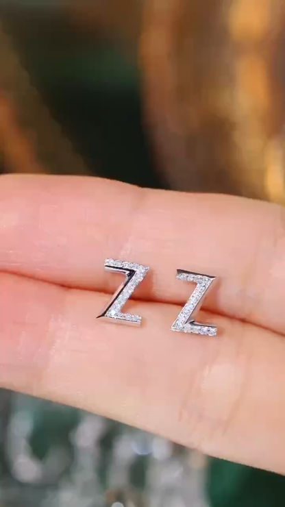 18k gold earring stud with the letter “Z” and a 0.08ct natural diamond inlaid.