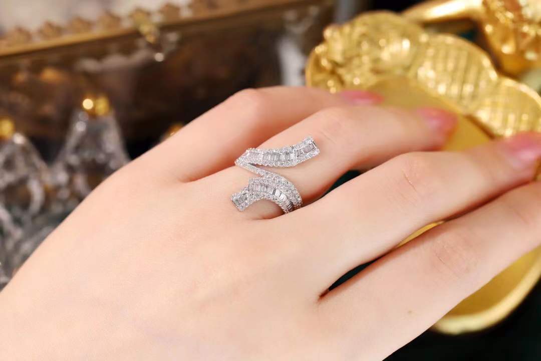 18k gold ring set with a natural diamond; the diamond features a Tapered Baguette cut and weighs 0.72carats.