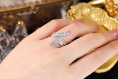 18k gold ring set with a natural diamond; the diamond features a Tapered Baguette cut and weighs 0.72carats.