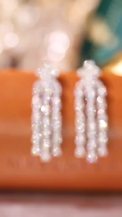 18k gold earrings set with 1.60ct natural diamond