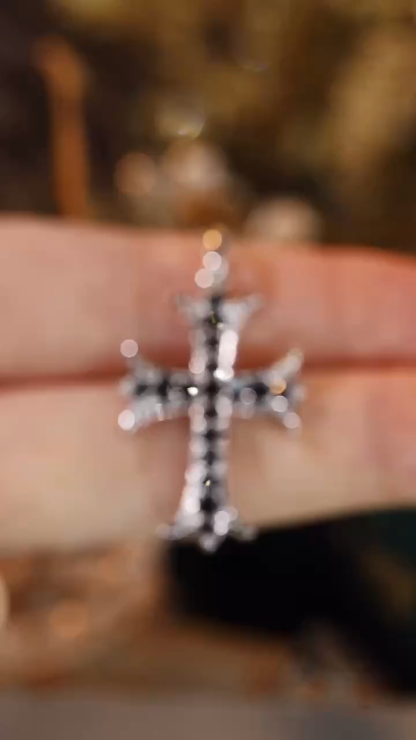 18k gold pendant with cross design, 1.20ct natural diamond, black diamond (chain not included)
