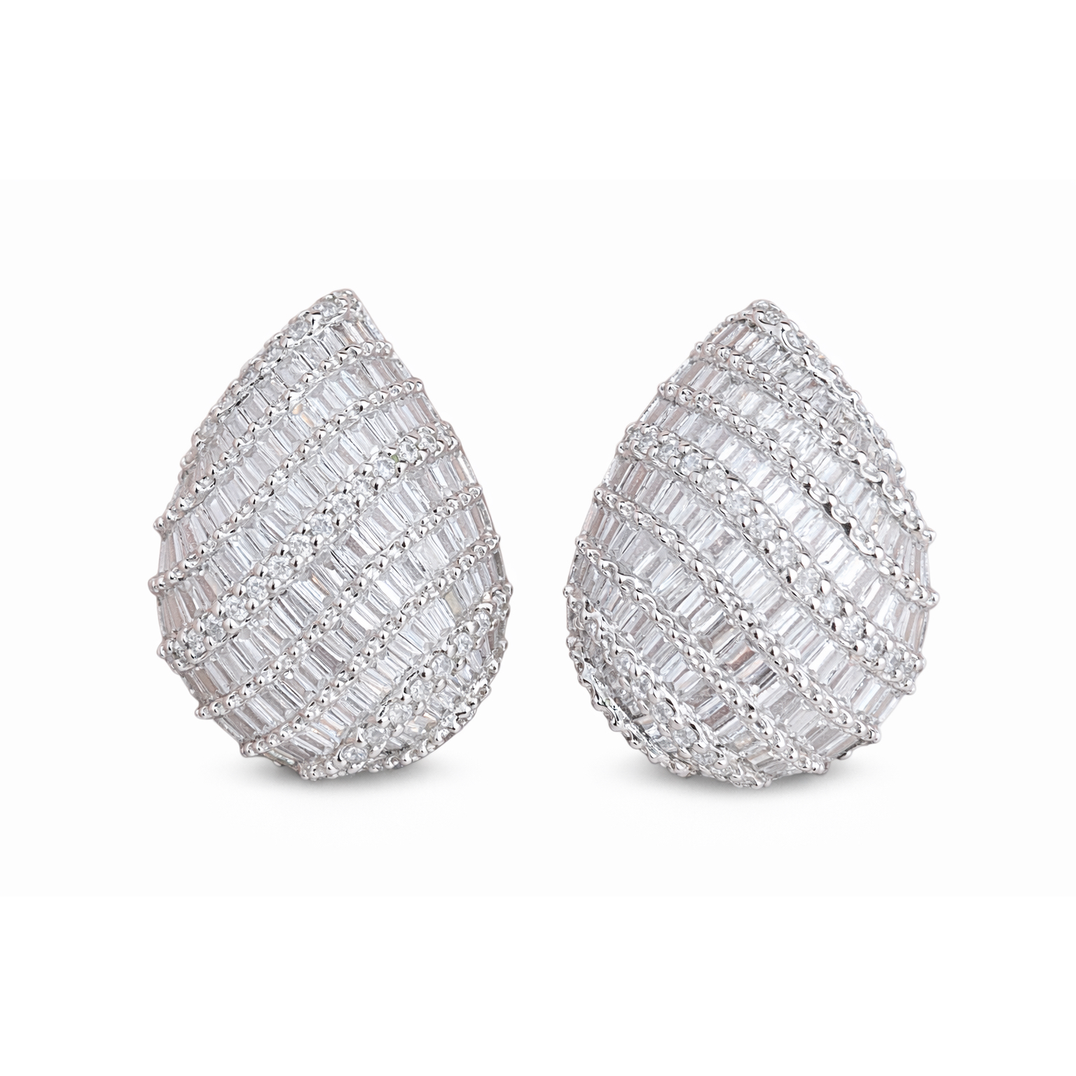 18k Gold Earrings, Studded with 2.30ct Natural Diamond 