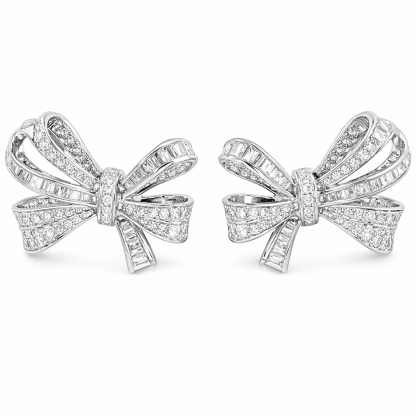 [Copy]18-karat gold earrings in the shape of a butterfly, featuring a natural diamond of 1.40 carats set in a tapered baguette cut within a channel setting.