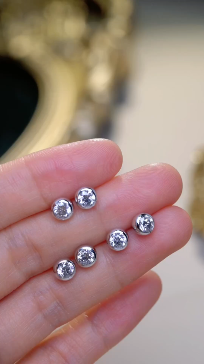 18k Gold Diamond Earrings with Classic Setting, Natural Diamond 0.70ct