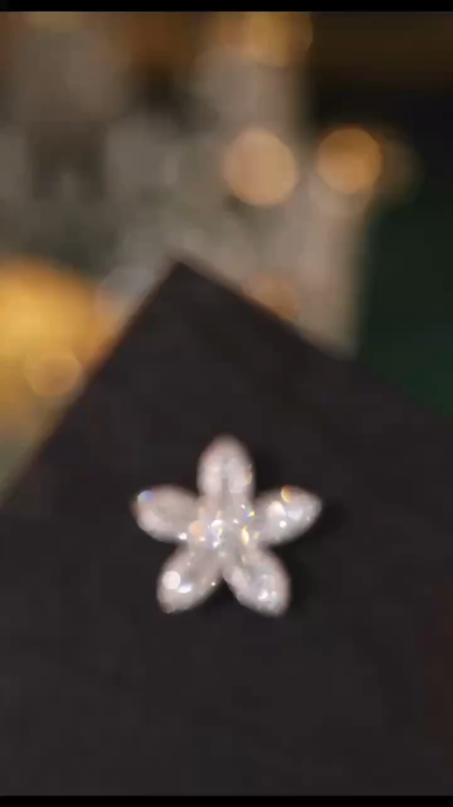 18k Gold Pendant, Flower Design, 0.50ct Diamond (chain not included)