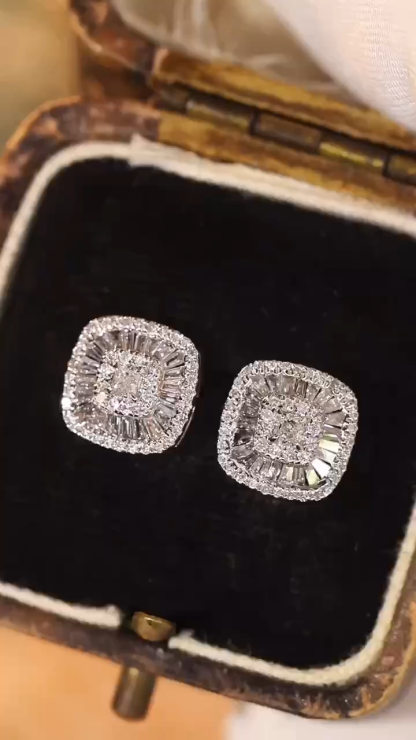 18k Gold Earrings Set with a 0.64ct Natural Diamond