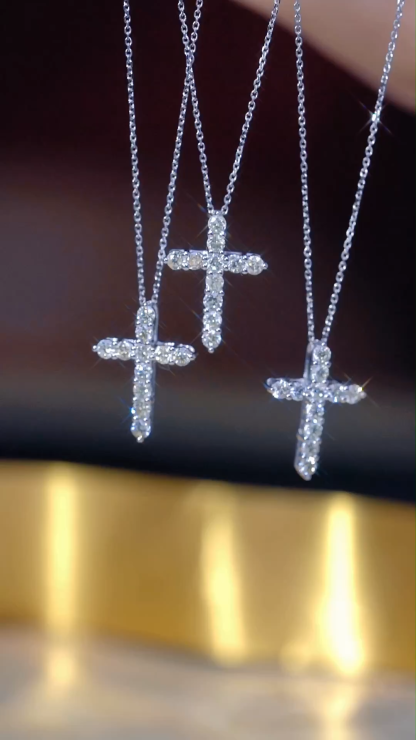 18k gold necklace with cross design, natural diamond weighing 0.30ct