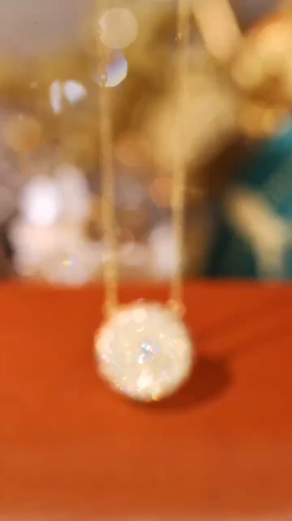 18k gold necklace with a natural diamond of 0.86ct