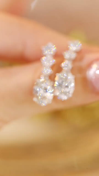10k gold diamond earrings, 5.30ct lab-grown diamonds, luxurious earrings