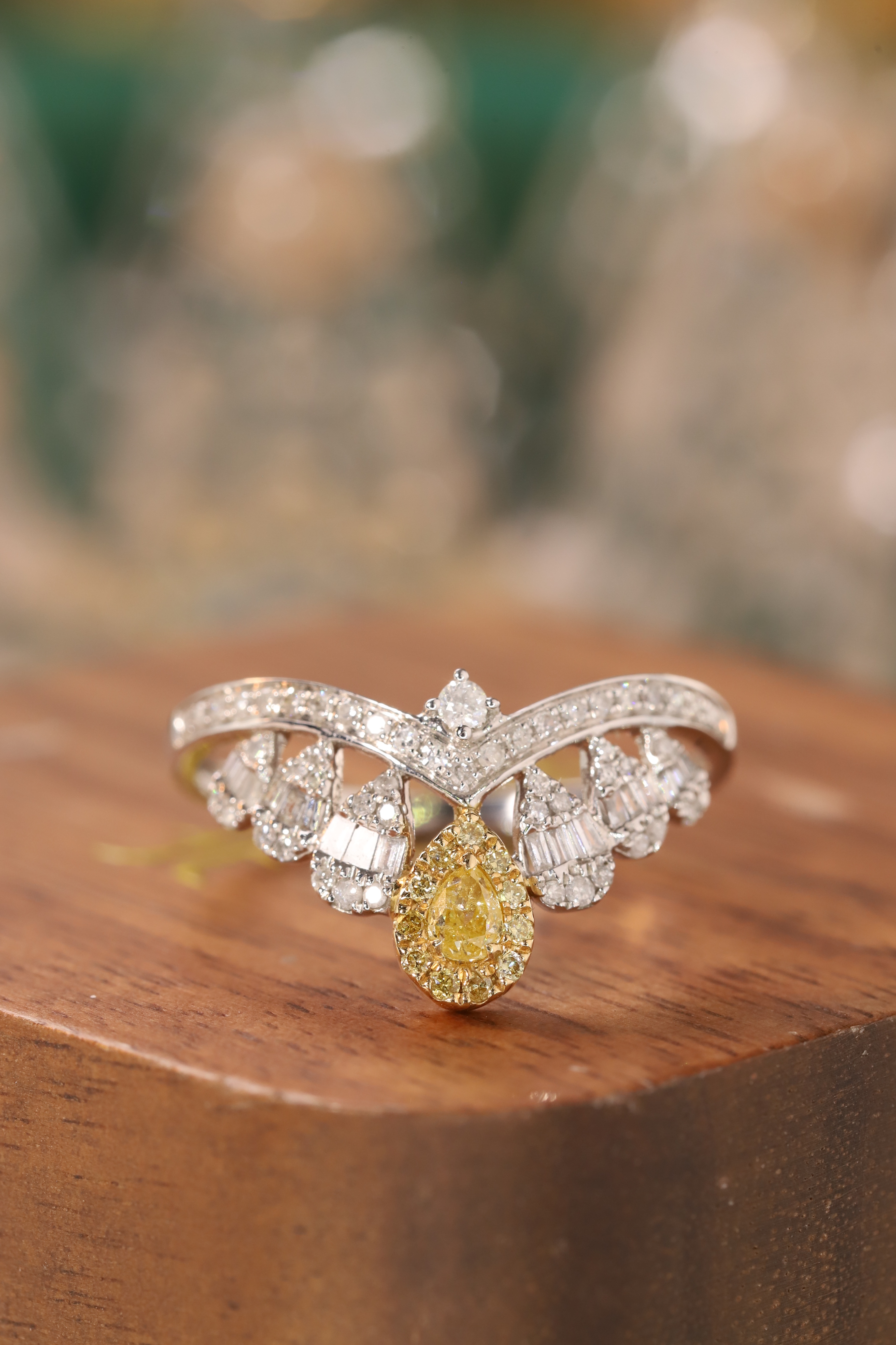 18k gold inlaid with natural diamond crown ring,0.55ct  featuring a step diamond, teardrop diamond, and yellow diamond ring