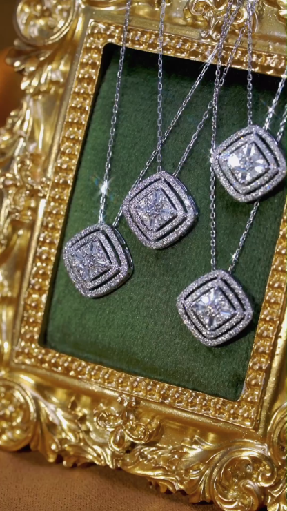18k gold necklace with a natural diamond of 0.40ct