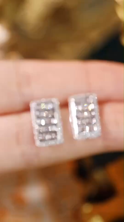 18k Gold Earrings Set with a 0.60ct Natural Diamond