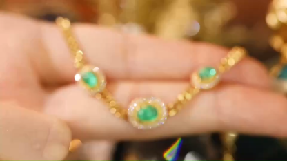 18k Gold Bracelet, Luxurious Diamond-Studded Bracelet, Emerald Bracelet with 2.15ct Diamonds