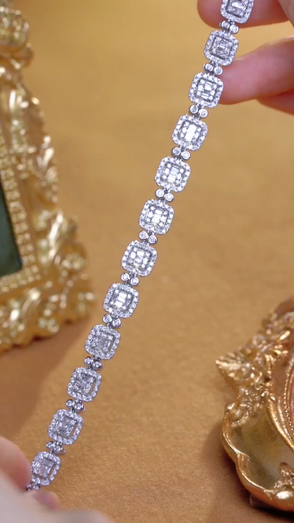 18-karat gold bracelet featuring a natural diamond of 4.00 carats, set in a Tapered Baguette style.