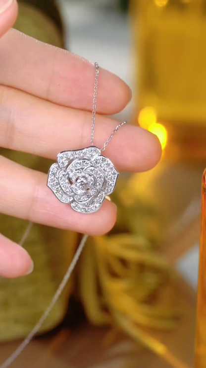 18k Gold Necklace with Flower Design, Natural Diamond 1ct