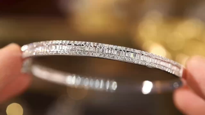 18-karat gold bracelet featuring a natural diamond of 1.20 carats, set in a Tapered Baguette style.