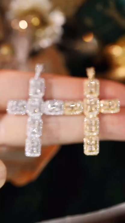 18k gold pendant with a natural diamond of 0.92ct, cross design (chain not included)