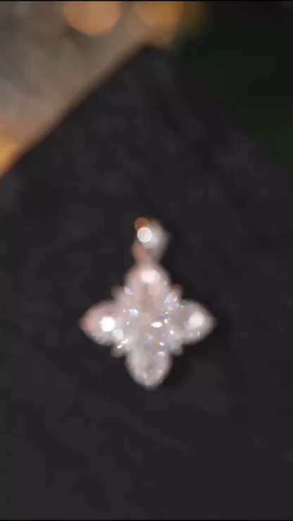 18k Gold Pendant, Flower Design, 0.60ct Diamond (chain not included)