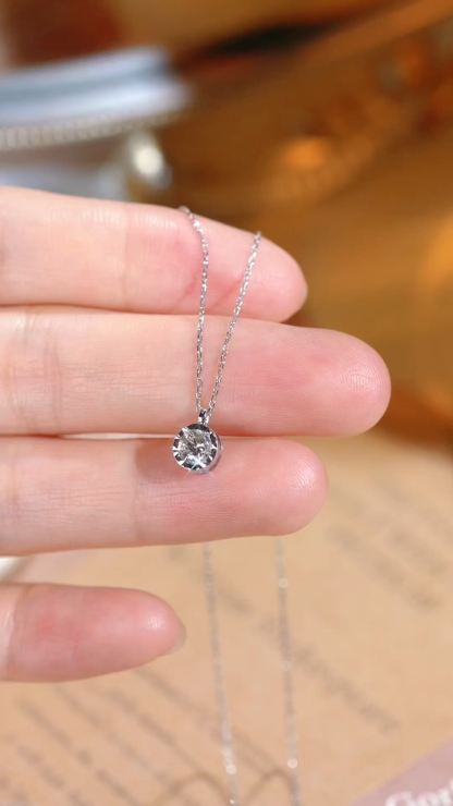 18k Gold Diamond Necklace with Size-Enhancing Design, Natural Diamond 0.30ct