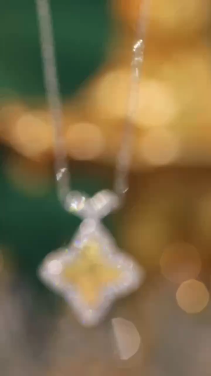 18k gold necklace with clover design, natural diamond 0.30ct